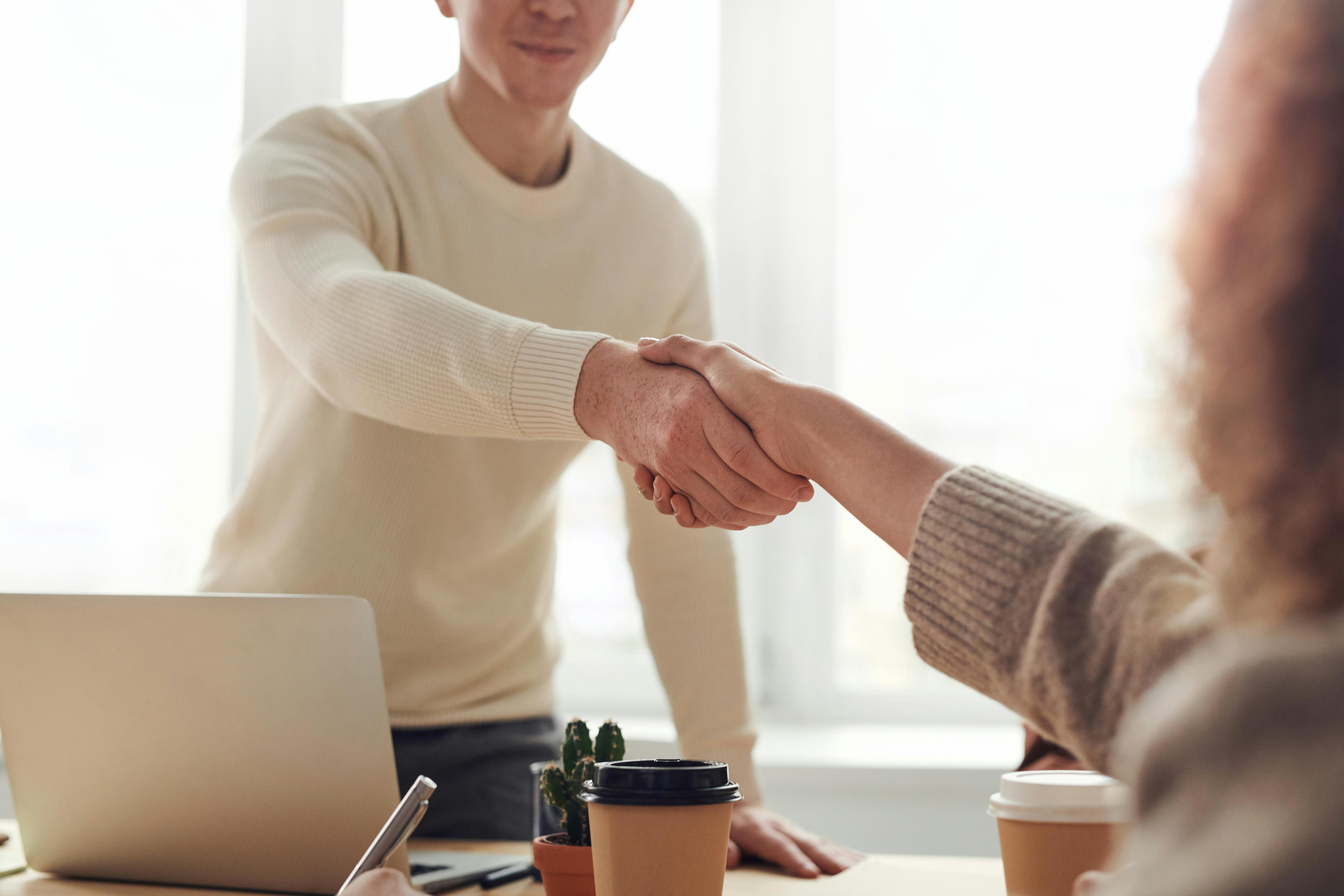 Quels documents remettre à un client en BtoB ? 📄🤝