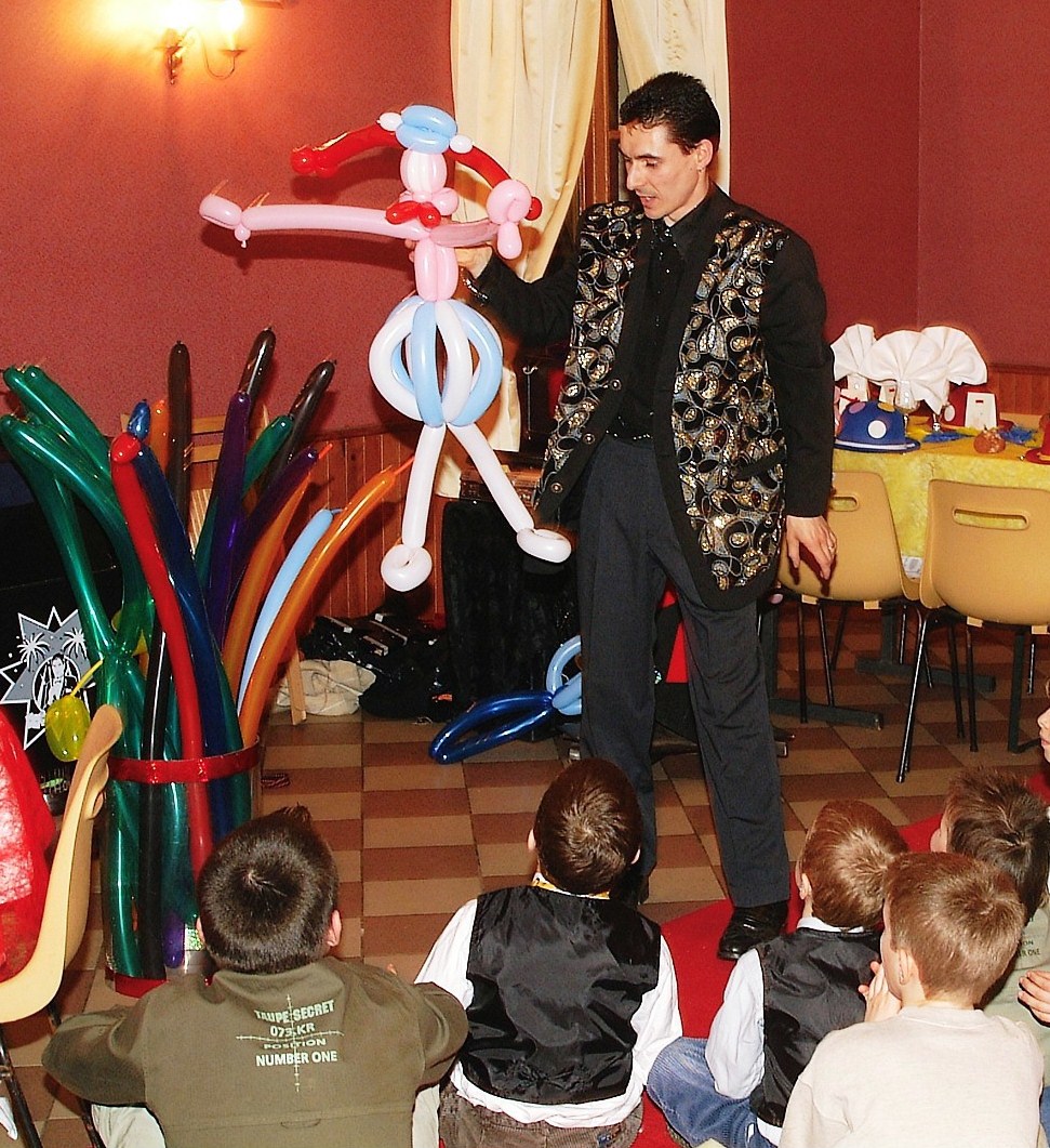 Sculpture-de-ballons-obelix