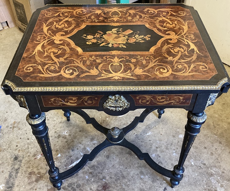 Table-de-milieu