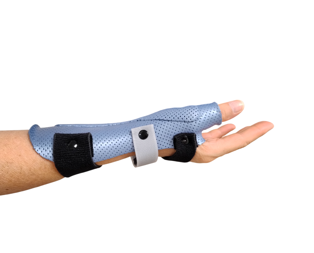 Orthese-droite-1-Photoroom