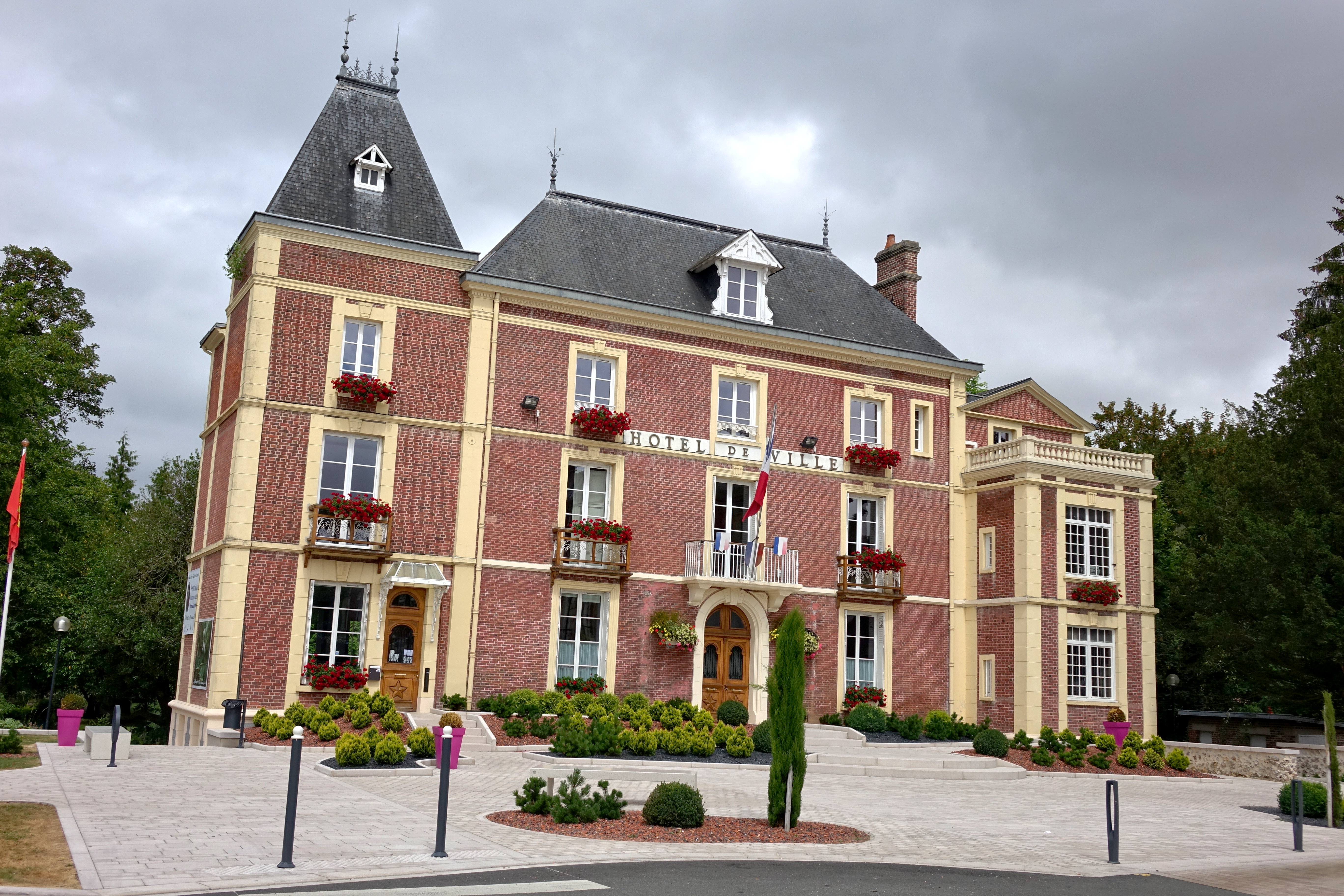 2016 - Beaumont-le-Roger - mairie