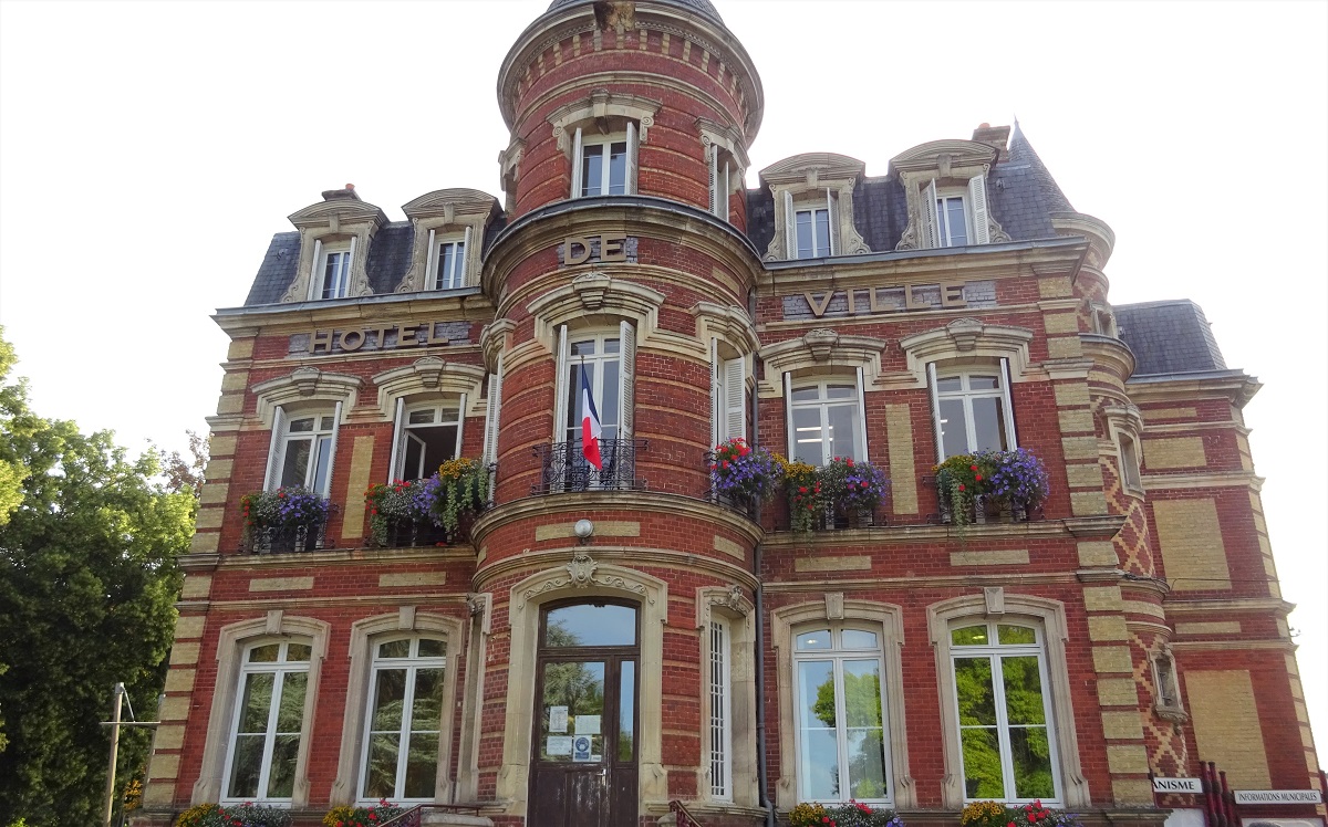 Hotel-de-ville-de-Brionne-ADT-de-l-Eure-L-Maillard