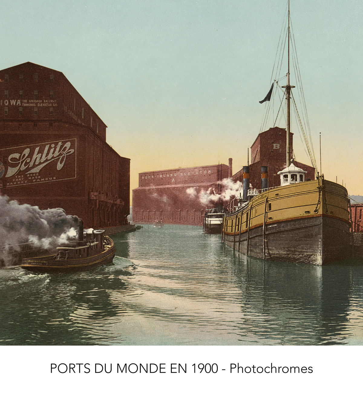 Bateaux à vapeur et cargos évoluant dans le port de Chicago, entourés d’entrepôts industriels, scène réalisée en photochrome vers 1900 à l’époque de l’essor industriel.