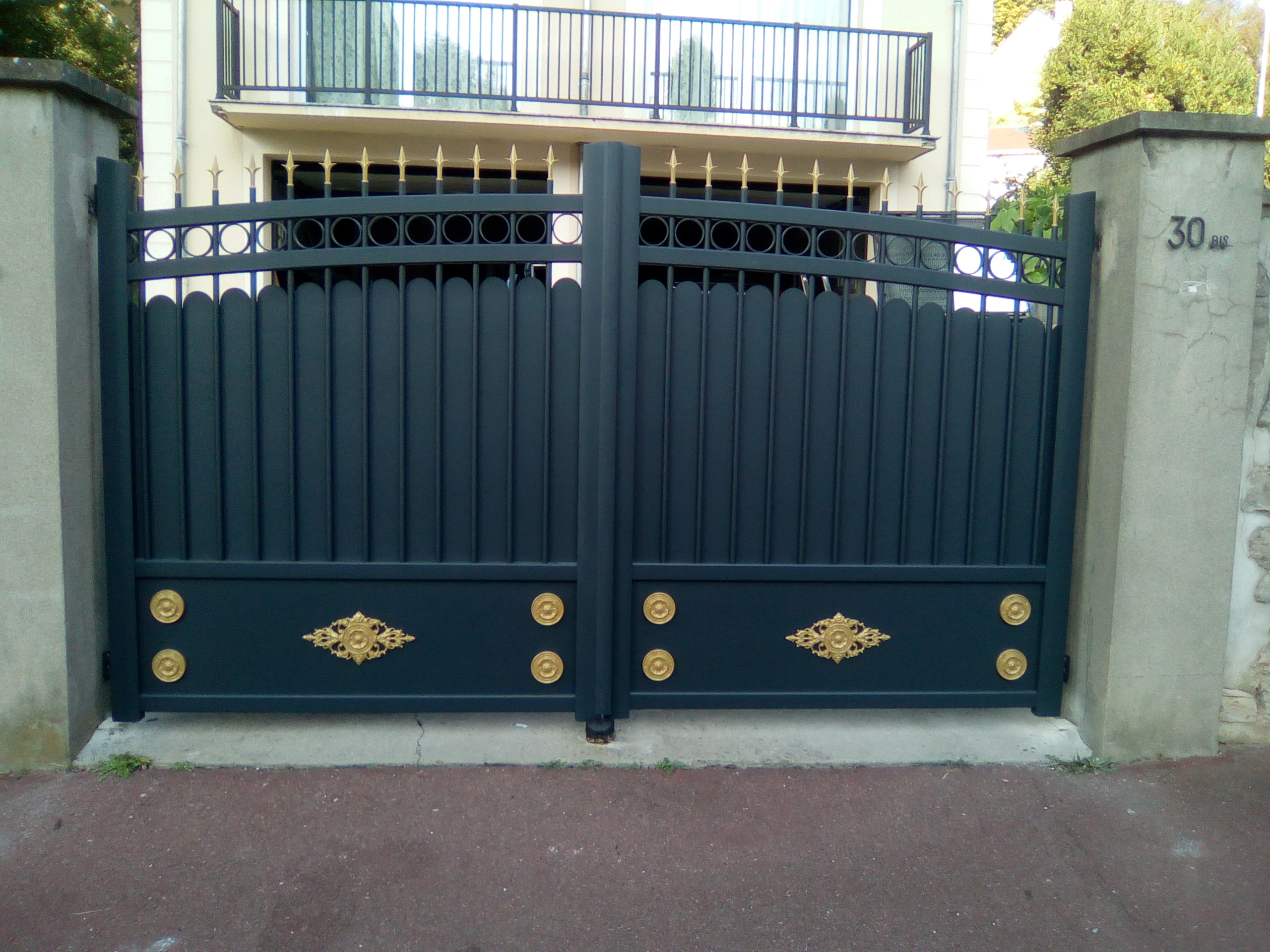 Portail traditionnel alu