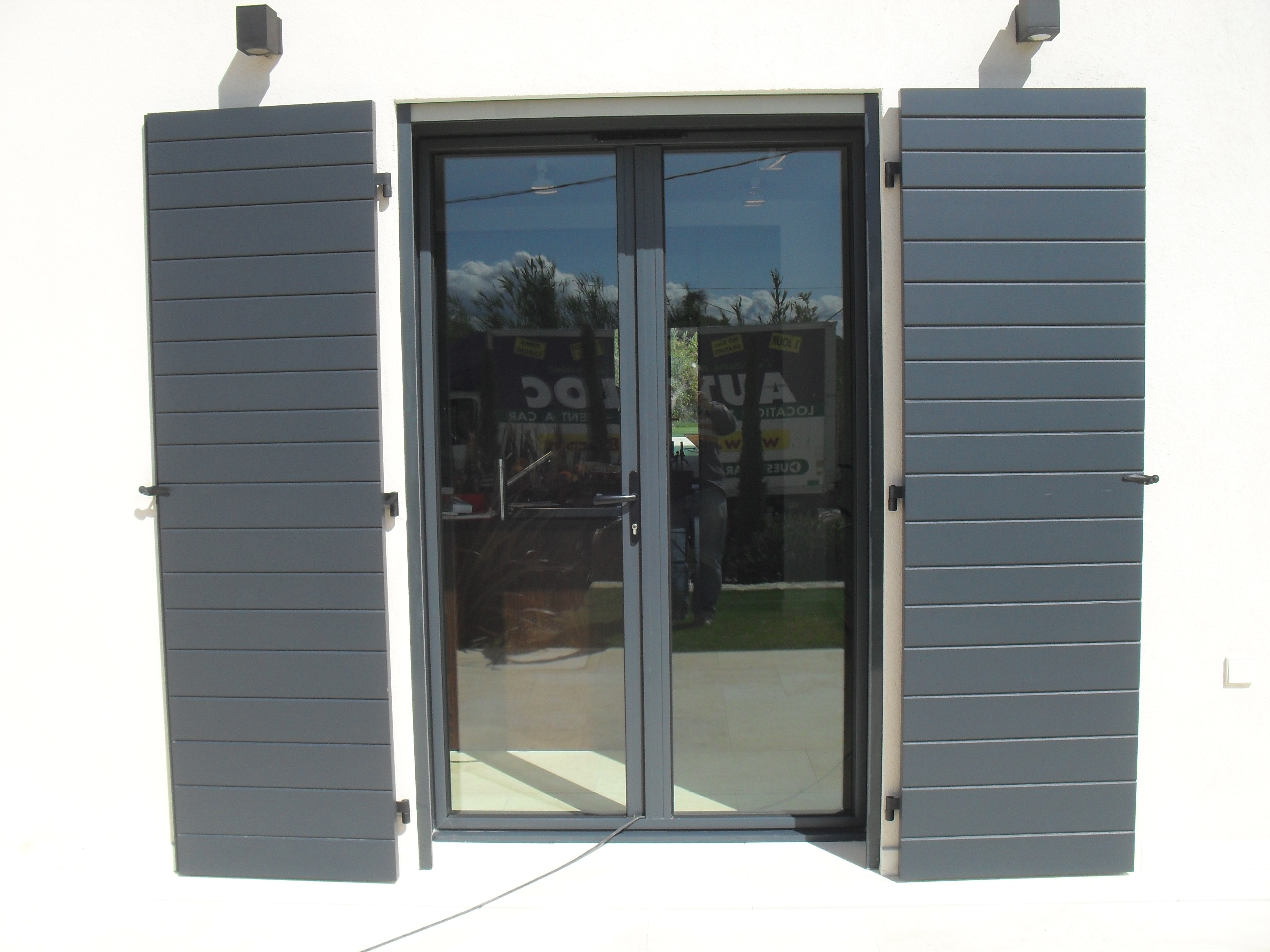 Porte fenetre alu volets battants