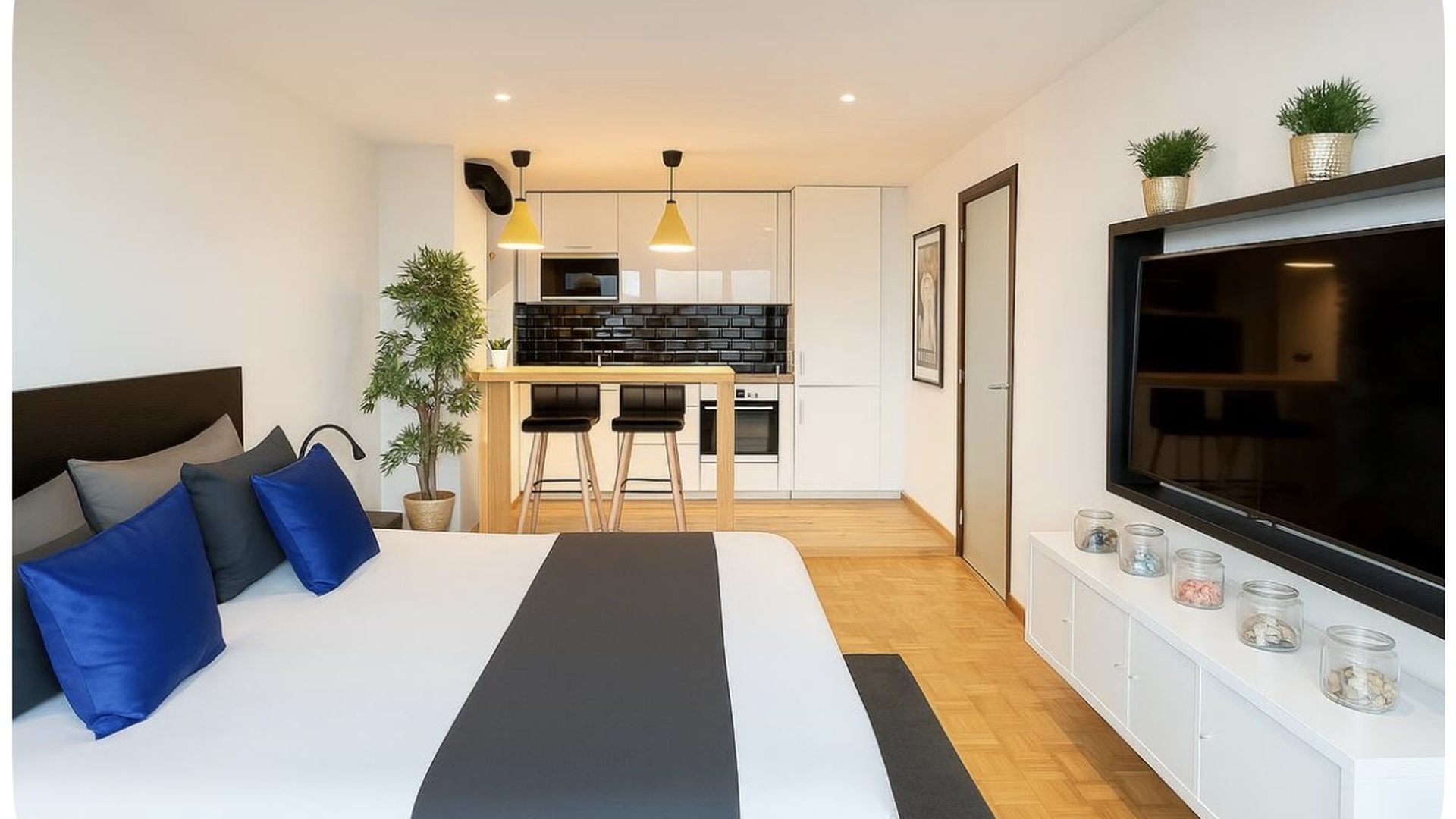 Coin nuit tv XXL Airbnb Toulouse