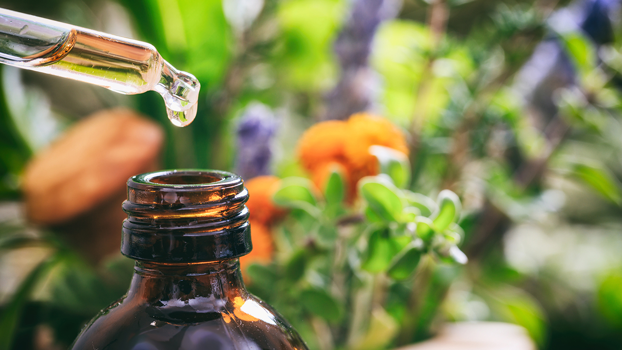 Article bien etre les huiles essentielles au service de l aromatherapie