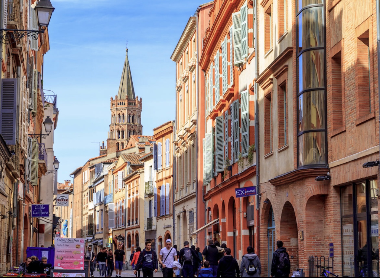 Toulouse la ville rose Airbus relaxation Airbnb ruelle typique