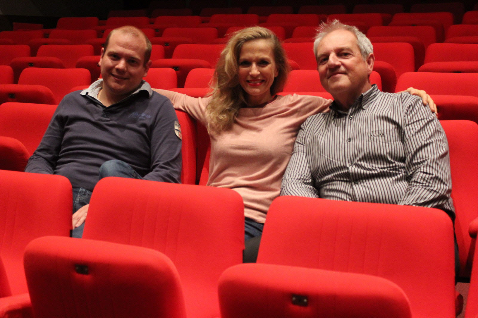 Virginie schaeffer une artiste talentueuse qui ne devrait pas laisser de fauteuils vides dans la salle de spectacle photo dna 1508789769