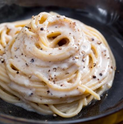Spaghettis-cacio-e-pepe