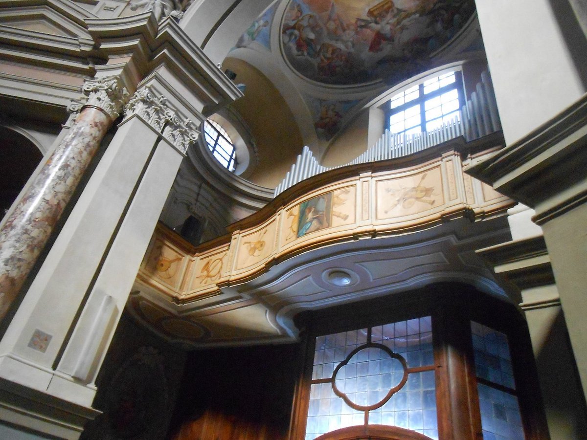 Interno chiesa 7