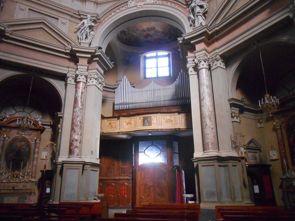 Interno chiesa 6
