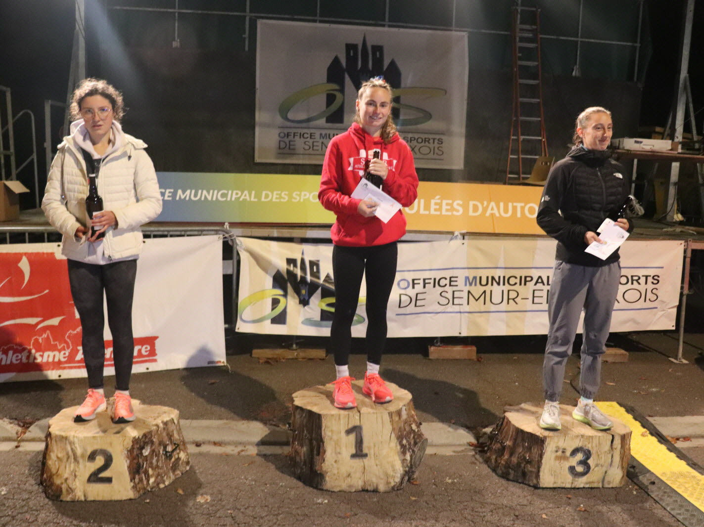 Le podium du 10 km feminin margot treuchot semur athletisme aventure penelope cornu et marine chemet photo nicolas boffo 1760267234