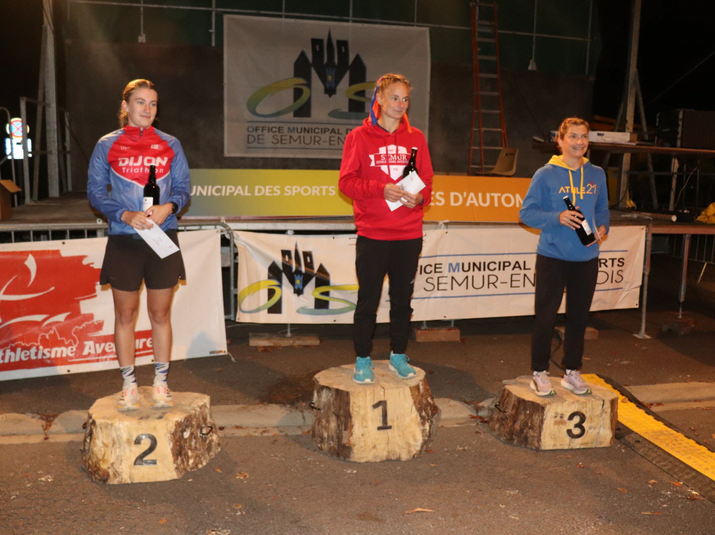 Le podium du 5 km feminin charlotte treuchot semur athletisme aventure garance escudie maggi dijon triathlon et cecile bernardet athle 21 photo nicolas boffo 1760267234