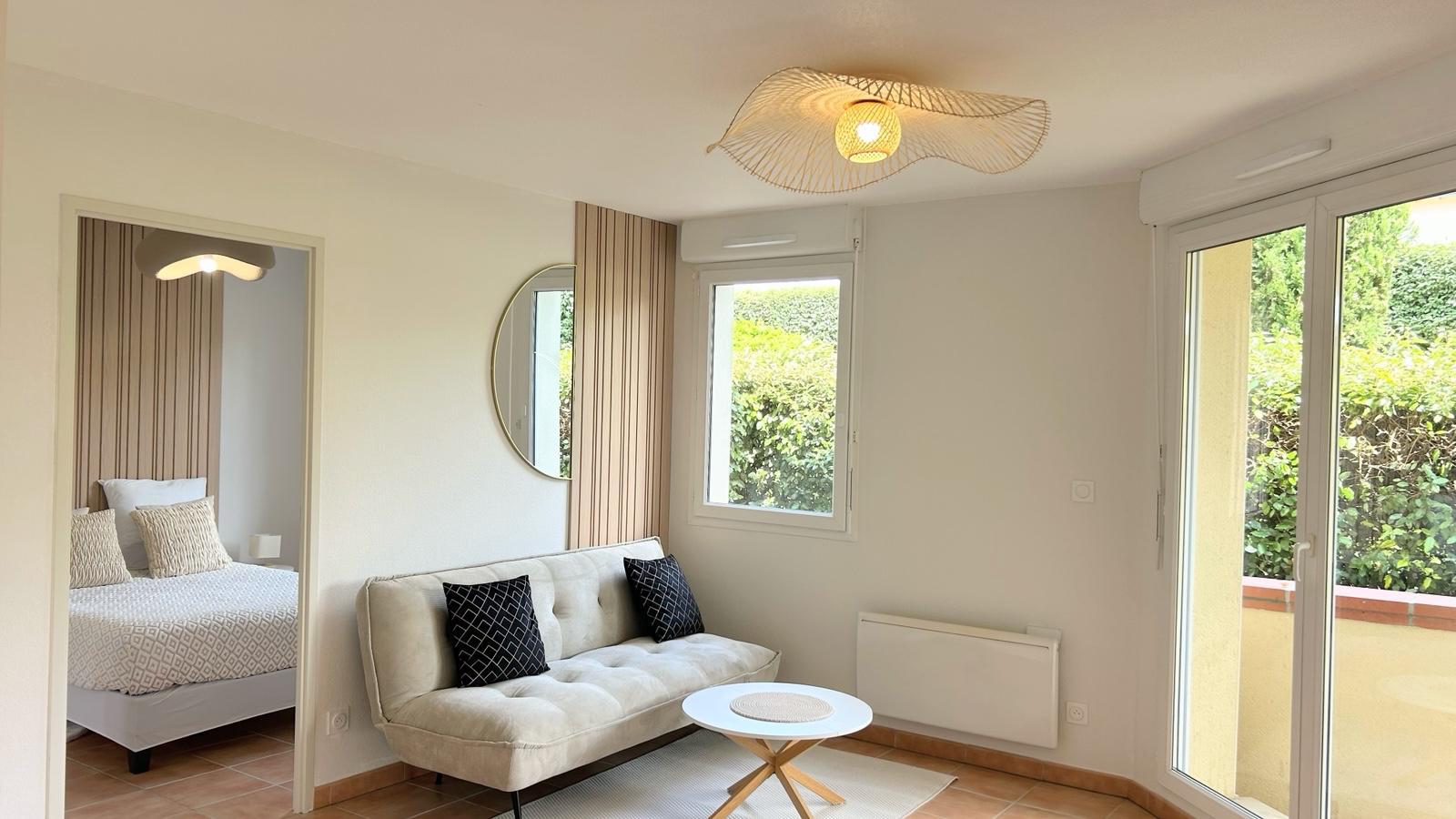 T2 cosy moderne avec jardin privatif netflix fibre calme confort a castelnau