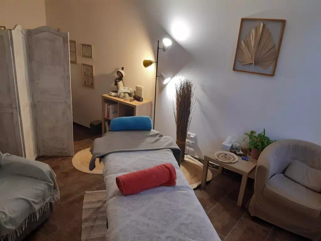 Massages à Blain (44), cabinet de naturopathie, table de massages, espace bienveillant et apaisé