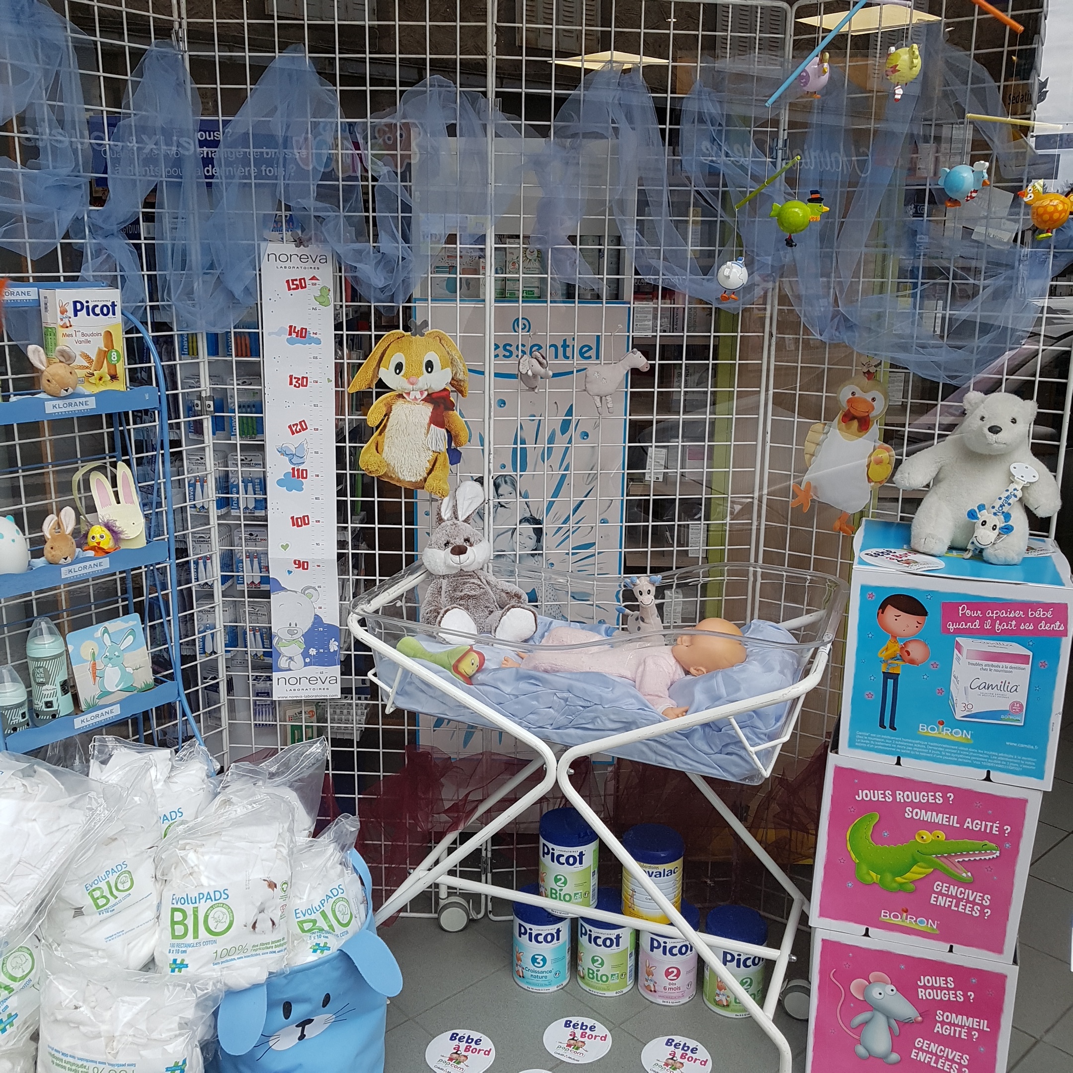 2023-04-Vitrine-mois-du-bebe