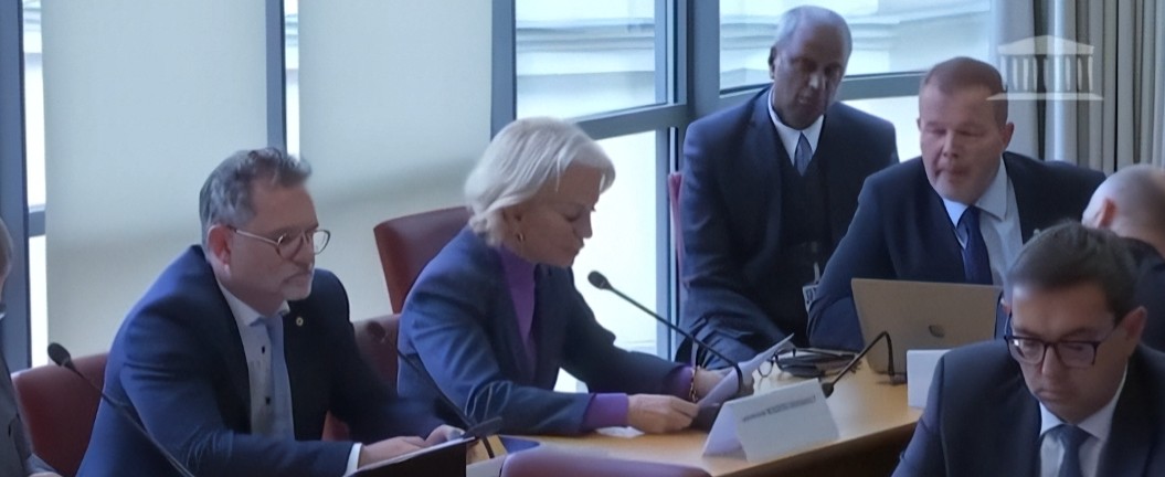 Le gouvernement multiplie les taxes… mais refuse la moindre économie sur l’immigration !