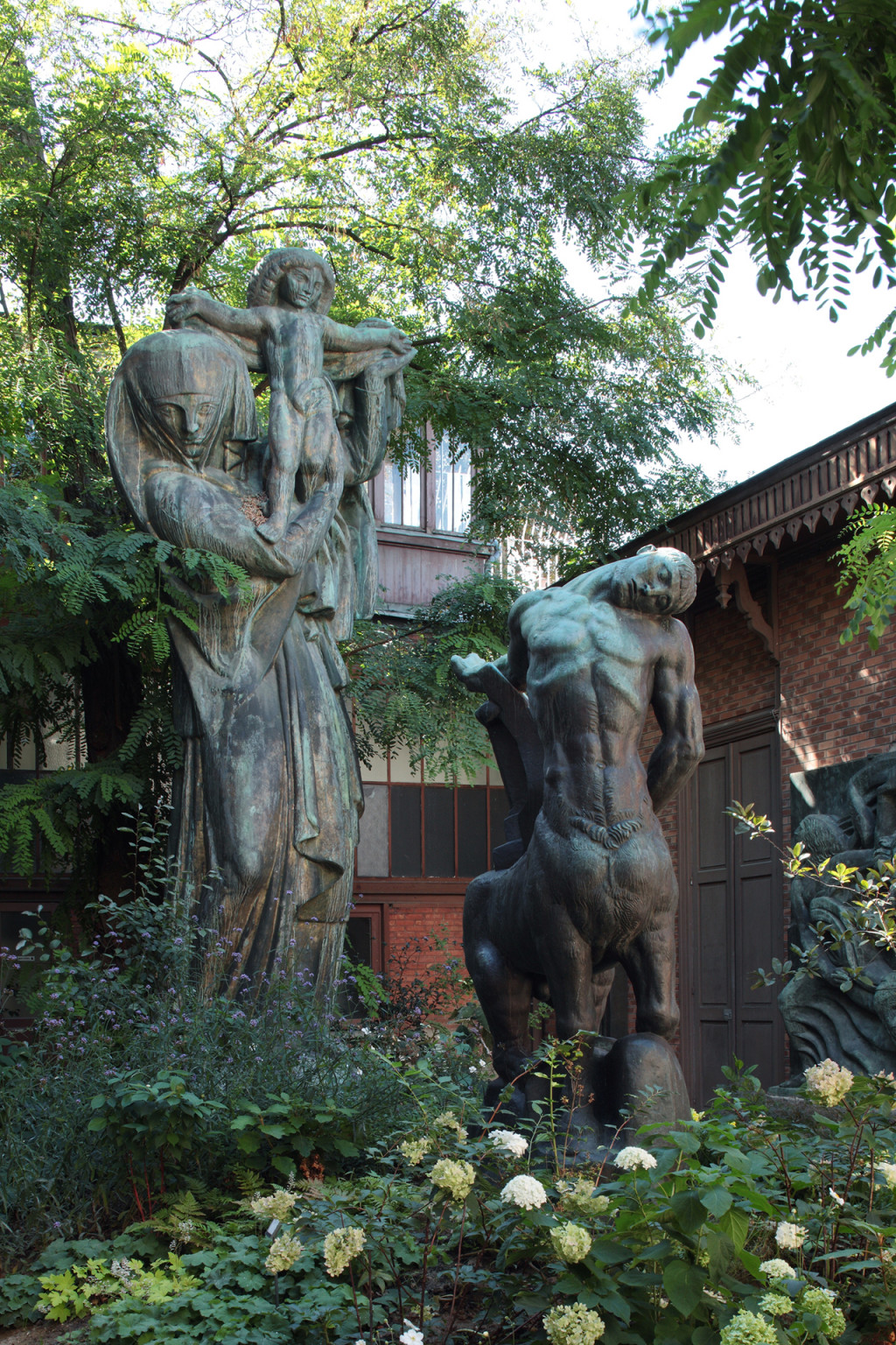 81 jardin-du-musee-bourdelle c-b-fougeirol-terra-luna musee-bourdelle img 3478 1024x1536