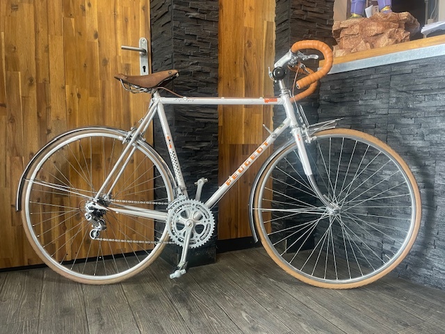 velo occasion course peugeot acier gris et marron 28P 10V taille de 1M67 a 1M80 prix 308 euro magnifique selle cuir etat exceptionnel 