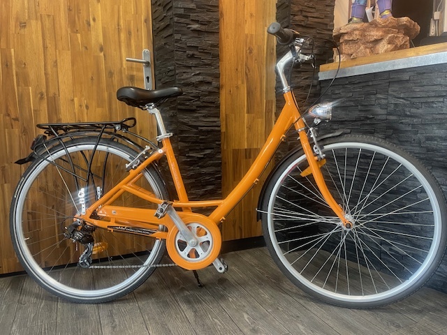 velo ville/vtc arcade aluminium orange 28 pouces 7 vitesses taille de 1M60 a 1M80 prix 288 euro