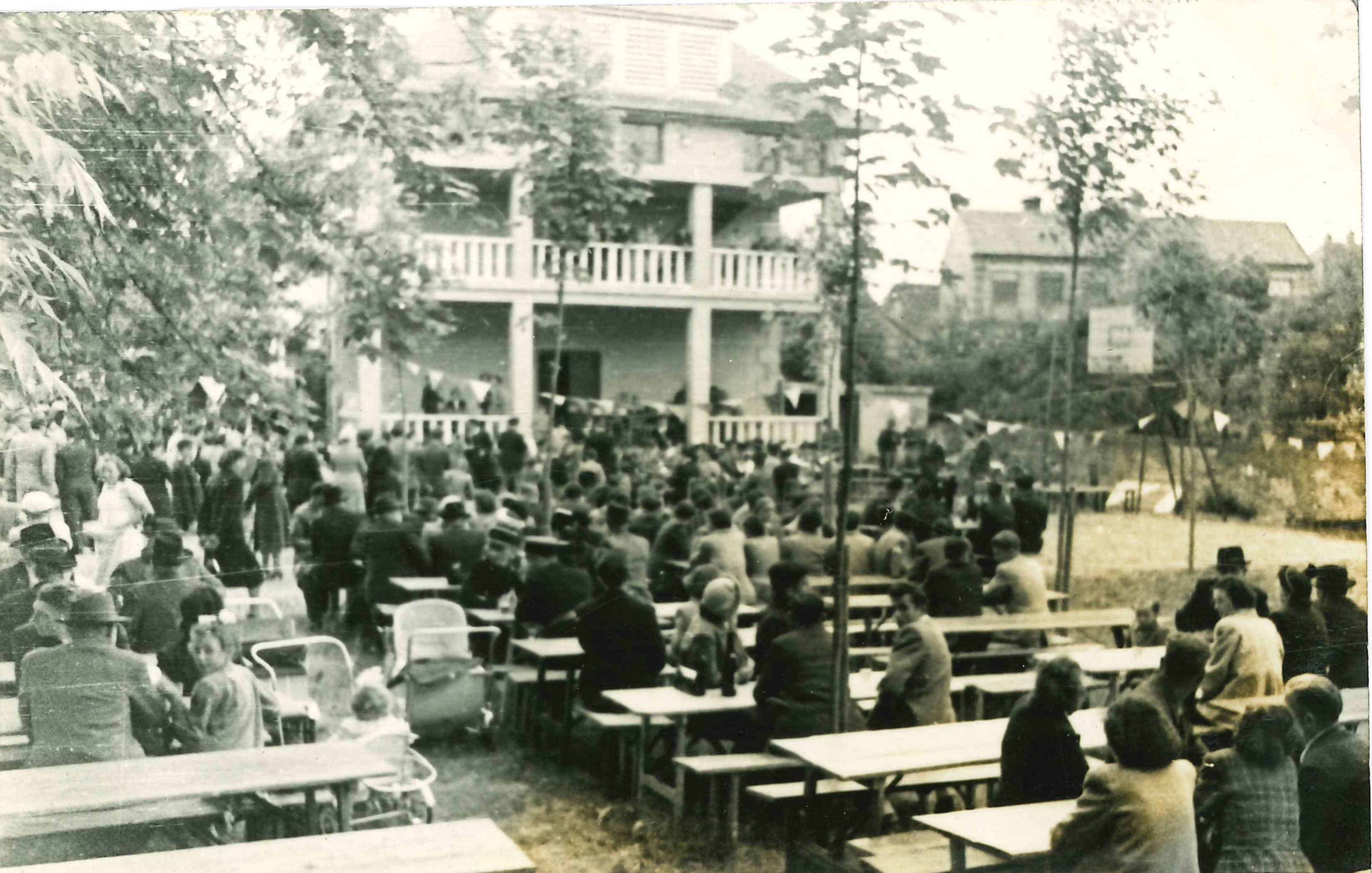 Fetes des meres 30 05 1954 0001