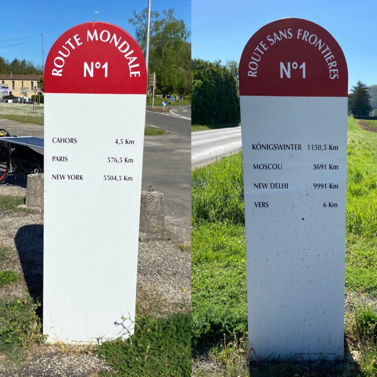 borne de saint gery 
Dimanche 29 juin : Un Voyage vers Saint Cirq Lapopie**
Le dernier jour le festival envahi Saint Cirq Lapopie, un cadre chargé d'histoire et de beauté. La maison Breton et la Place du Carol lieux de rassemblement pour une Agora citoyenne. Cet espace de dialogue à permis aux participants de partager leurs idées et leurs visions pour bâtir ensemble une paix durable. Cette initiative est portée par des citoyens engagés, désireux de faire entendre leur voix au cœur de cette démarche collective