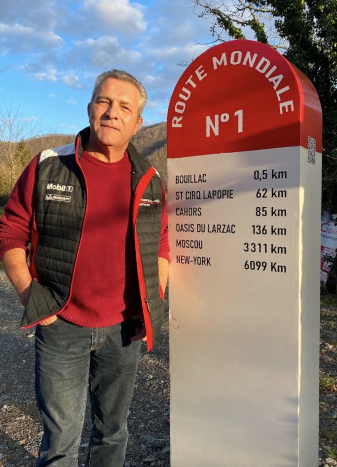 premier borne privèe monsieur bertend charles 
Monsieur le Maire,
Nous avons l'honneur de vous contacter au sujet de la borne de la Route Sans Frontières située sur votre commune. Nous tenons à vous faire savoir que l’association Route Mondiale a entrepris de référencer toutes les bornes de la route mondiale, sur son site routemondiale.fr, vitrine des citoyens du monde
Cette association a pour mission de développer la Route Sans Frontières, un projet ambitieux qui met en valeur les villes ou villages concernés. Nous avons créé une page web pour chaque borne du Lot (dont celle de Saint-Cirq-Lapopie), de l’Aveyron, et du reste du monde avec l’accord de "Cahors Mundi". 
Dans le but d’enrichir notre nouvelle plateforme web, nous souhaitons y intégrer des informations précises et vérifiées, par commune. À cet égard, nous vous serions reconnaissants de bien vouloir nous fournir les éléments suivants :

- 	La date d'implantation de la borne.
- 	La date de son inauguration.
- 	Des détails concernant l’histoire de cette borne, tels que des travaux de réfection ou des changements de son emplacement d'origine.
