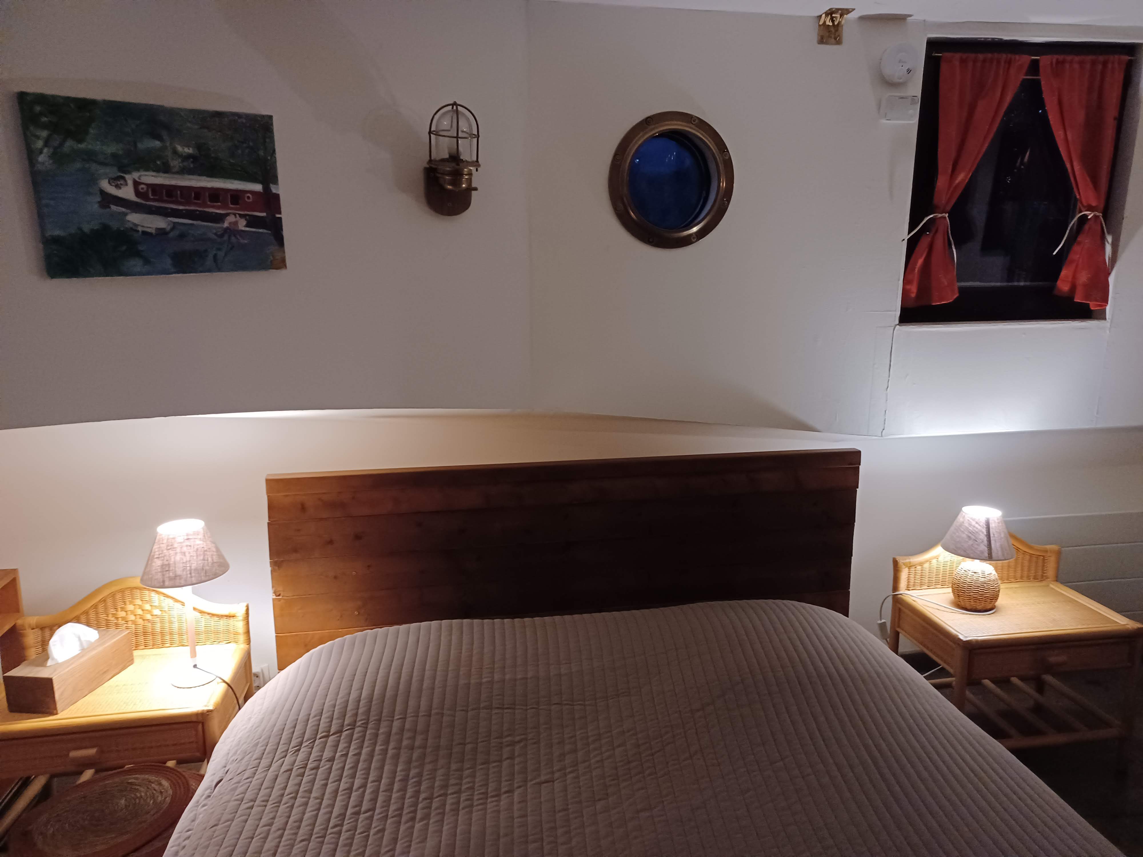 Chambre-lumieres-allumees