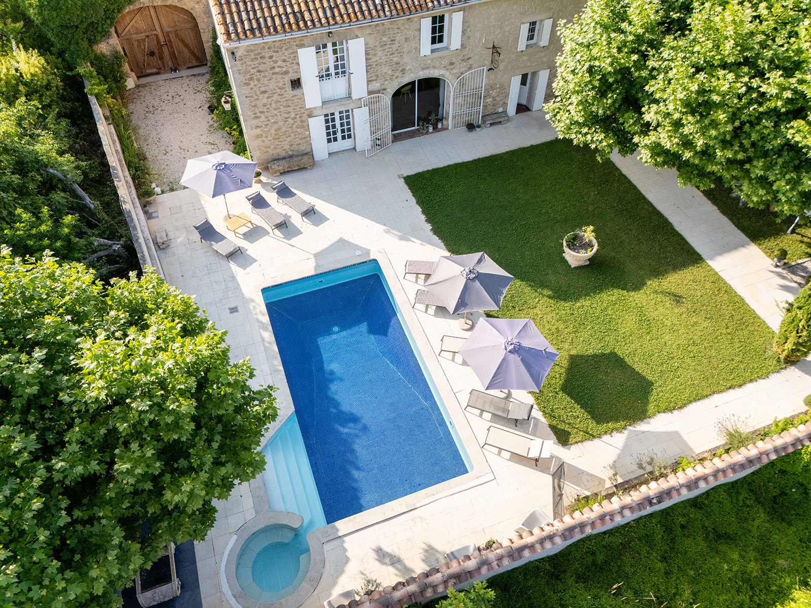 Vue piscine et jardin