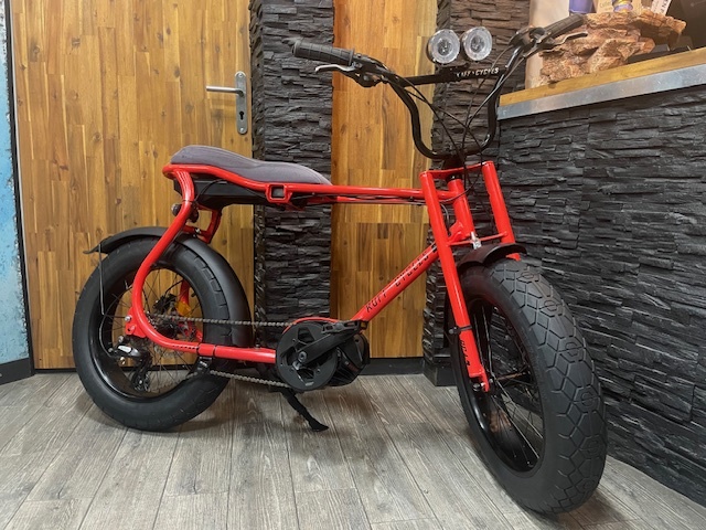 Velo RUFF electrique 36V 13.8AH moteur et batterie bosch alu rouge 20P 7V tout equipe taille a partir de 1M55 en tres bon etat prix 1998 euro