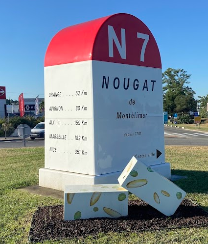 borne de montelimard 
Devenez Citoyen du Monde avec routemondiale.fr

Dans un monde où les initiatives locales se mêlent à des valeurs universelles, il est essentiel de se rappeler que chaque geste compte. C'est pourquoi routemondiale.fr vous invite à faire le premier pas vers une citoyenneté mondiale en les soutenant. Pour seulement 20 €, vous obtiendrez votre carte nominative de citoyen du monde à vie, ainsi qu’un premier cadeau : un porte-clé de la routemondiale.

Une Borne Unique pour 20 €

Pour un don de 20 €, une magnifique borne de 8 cm, conçue avec soin par l’atelier Planète Borne. Chaque pièce est fabriquée artisanalement en Provence et en quantité limitée, garantissant ainsi son caractère exclusif.

Ces bornes peuvent servir à diverses occasions : en tant que cadeau d’anniversaire, souvenir de voyage ou simplement comme élément décoratif pour votre intérieur. En plus de leur aspect esthétique, elles symbolisent votre contribution à un projet collectif axé sur la promotion de valeurs de partage et d'universalité.

Pour un Soutien Accru : 50 € pour une Borne Numérotée

Vous souhaitez aller plus loin ? Pour un don de 50 €, vous recevrez une borne numérotée, accompagnée d’un certificat d’authenticité attestant de son unicité. Actuellement, les bornes spéciales jumelage de l’Oasis du Larzac et l’Oasis de Zagora sont disponibles.
