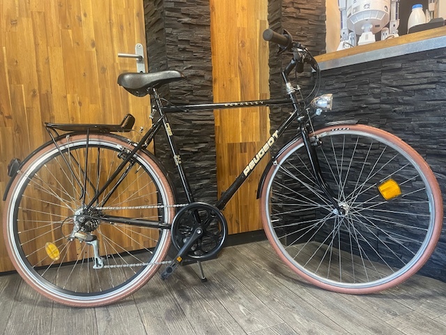 velo vtc peugeot acier noir 28 pouces 6 vitesses taille de 1M68 a 1M90 prix 220 euro