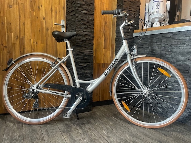 velo vtc/ville gitane aluminium gris 28 pouces 7 vitesses taille de 1M60 a 1M90 prix 398 euro