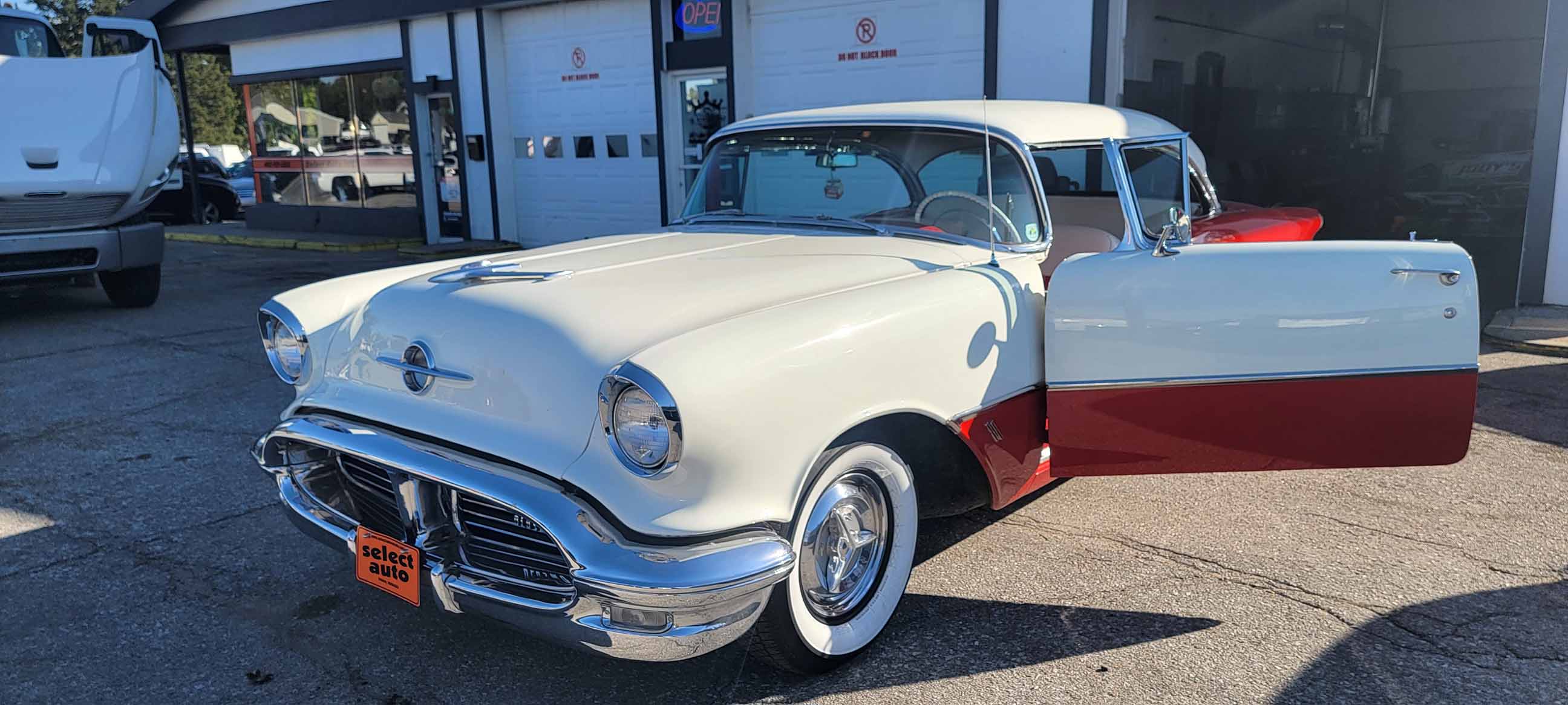 Oldsmobile 88 Holiday 1956