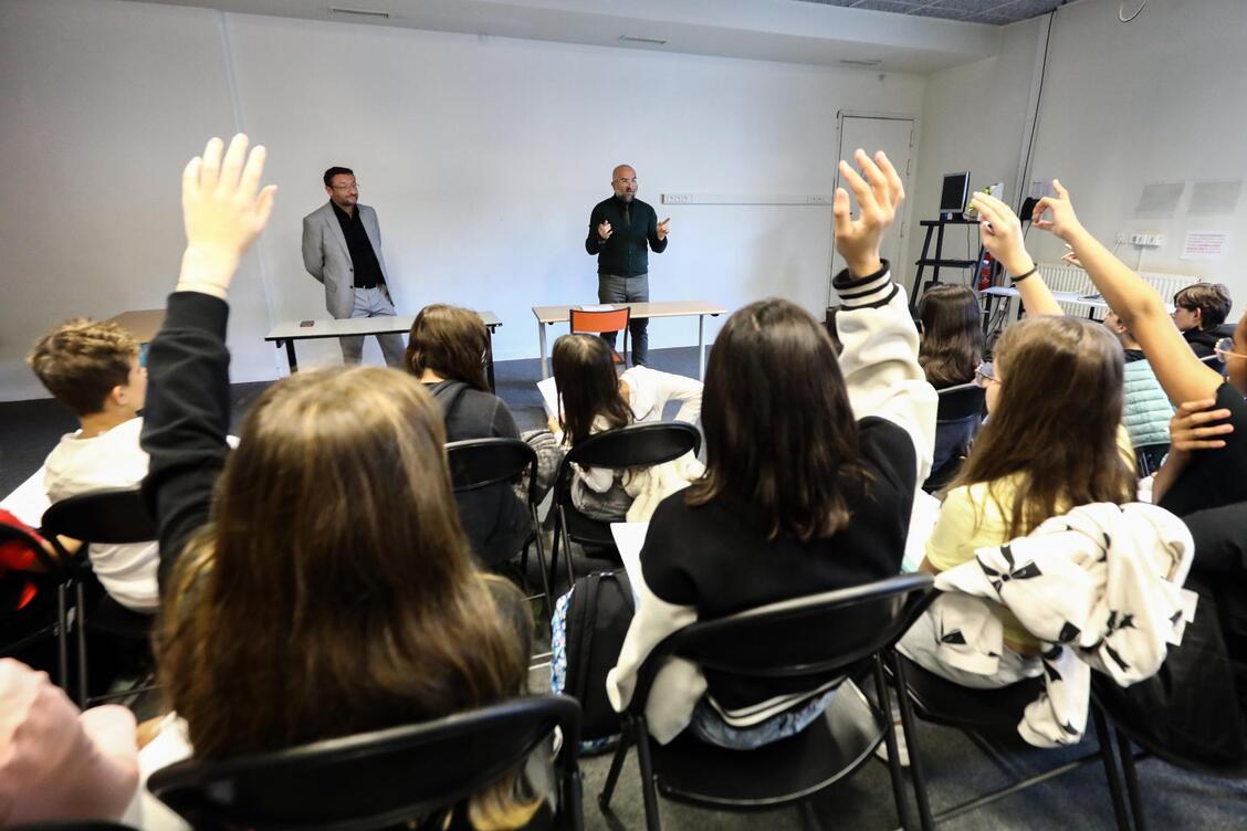 La pierre d'A.M.O.U.R de la Justice à l'édifice éducatif des jeunes à la justice 