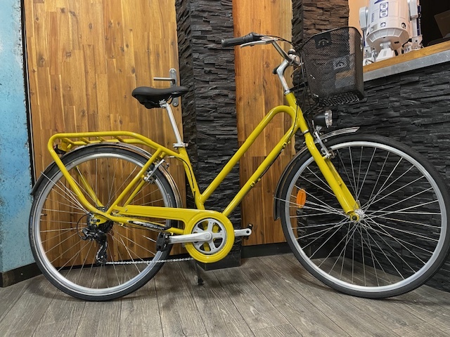 velo ville arcade aluminium jaune 28 pouces 6 vitesses taille de 1M52 a 1M80 prix 388 euro