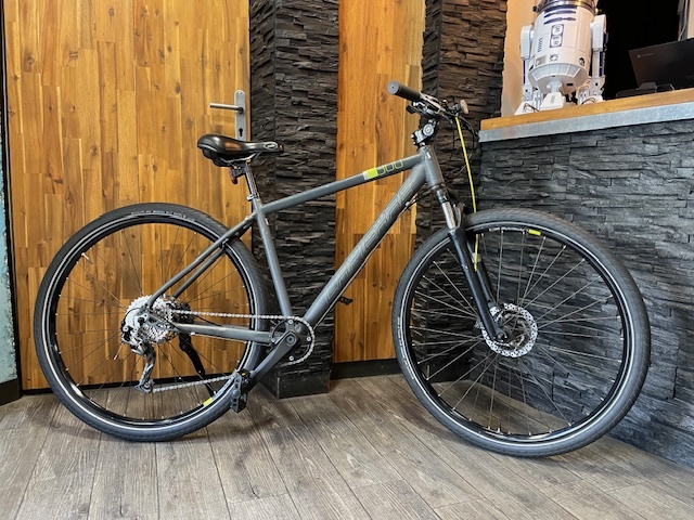 velo vtc/ville lapierre aluminium gris 28 pouces 9 vitesses taille de 1M55 a 1M80 prix 278 euro