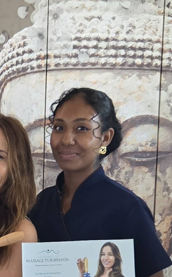 Claudia - Praticienne au sein du Centre  Lit'Dromassage Wellness Spa & Beauty à la Réunion. Situé au  89 rue Antoine ROUSSIN à L Bretagne - Sainte-Clotilde
