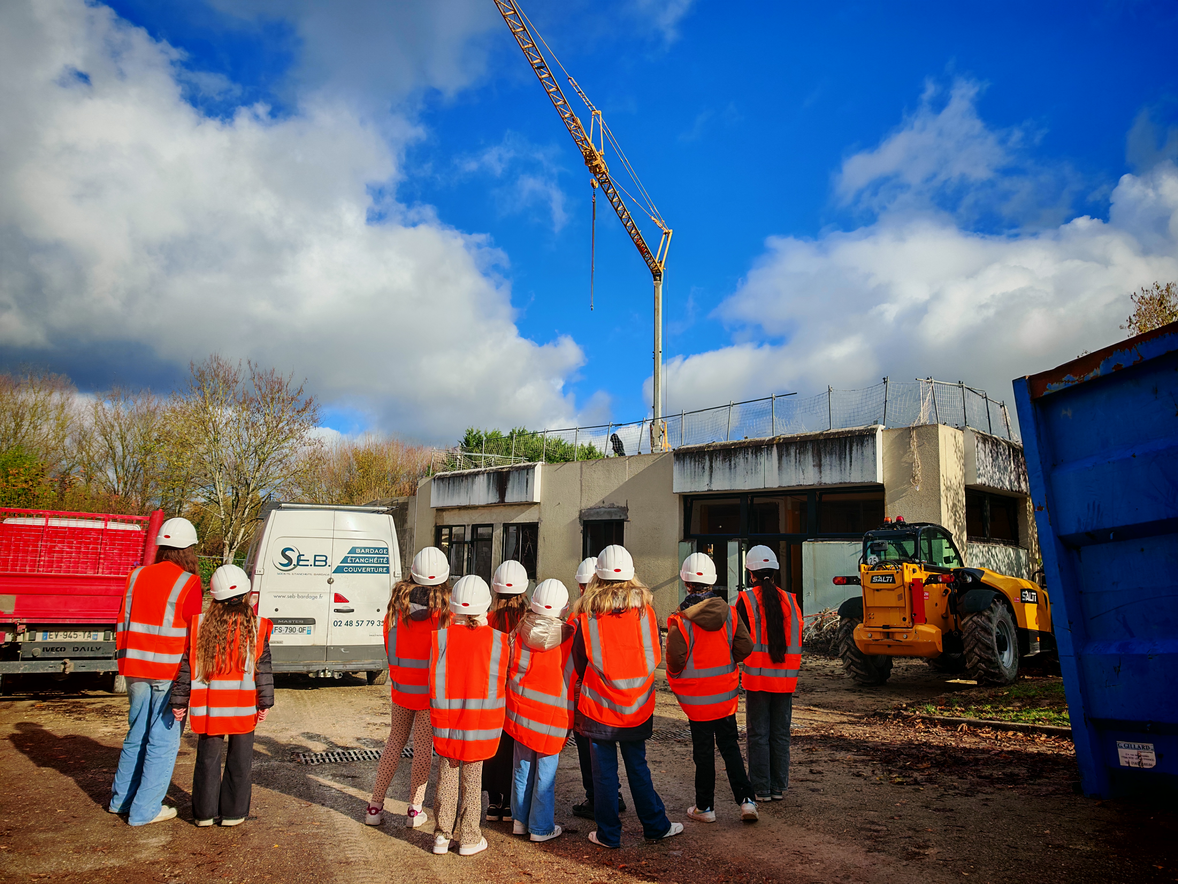 Les élèves au cœur du chantier : Visite de la future demi-pension