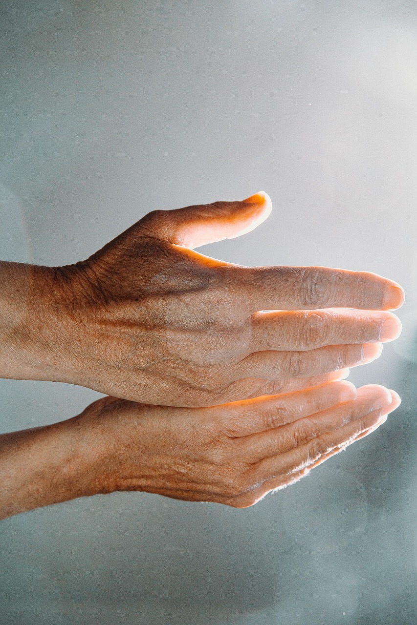 Hands-5366493 1280
