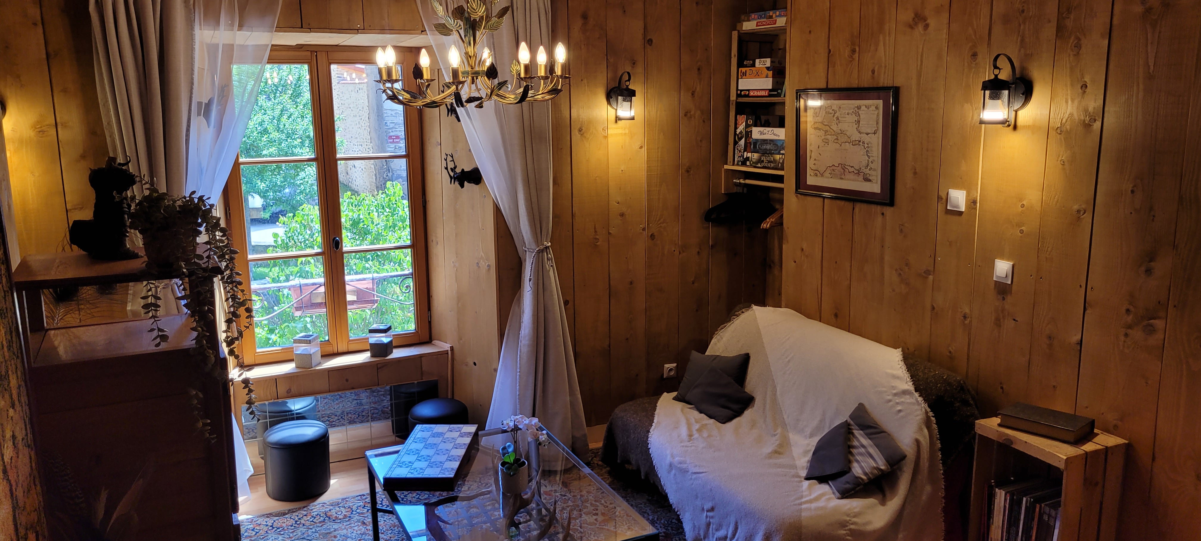 Relais-Abelan-gite-historique-salon