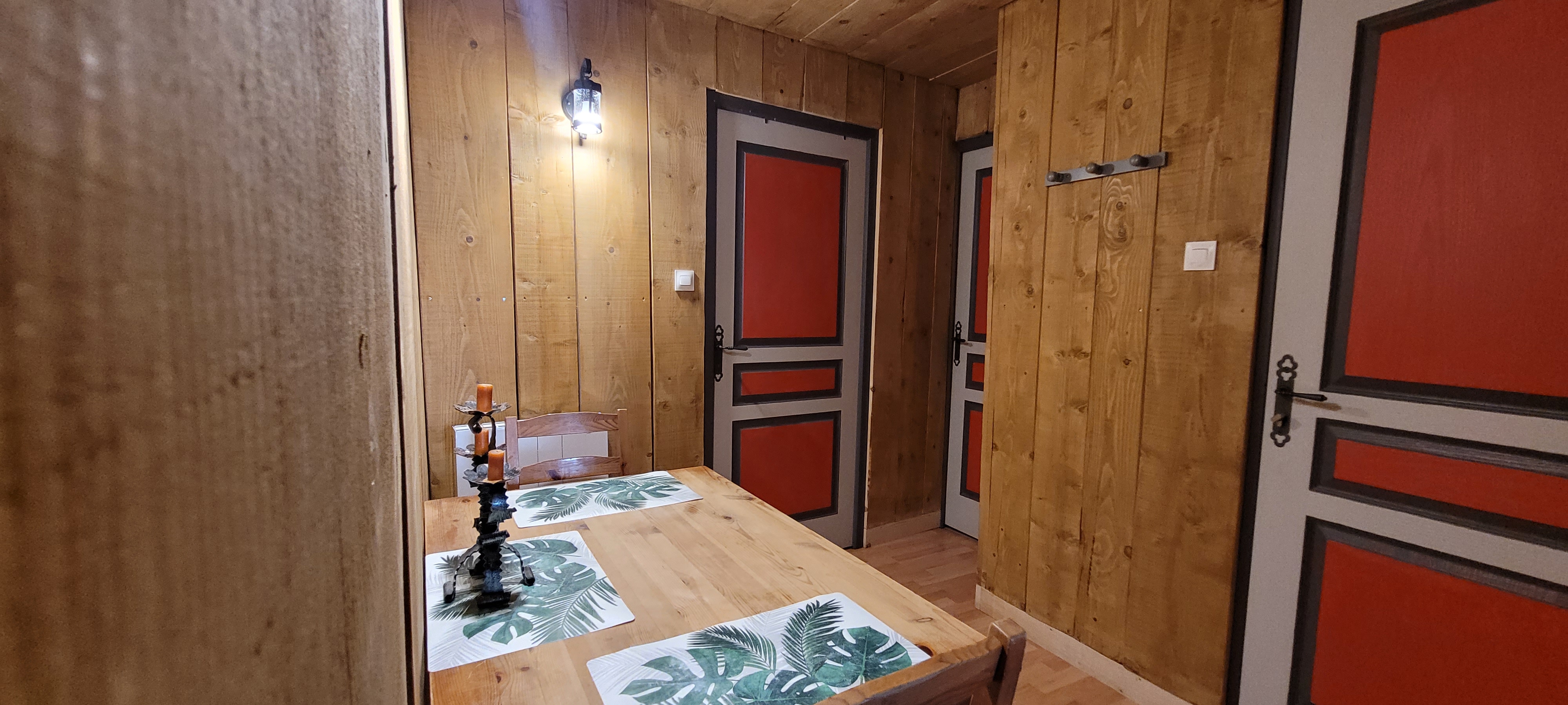 Relais-Abelan-espace-repas-bureau