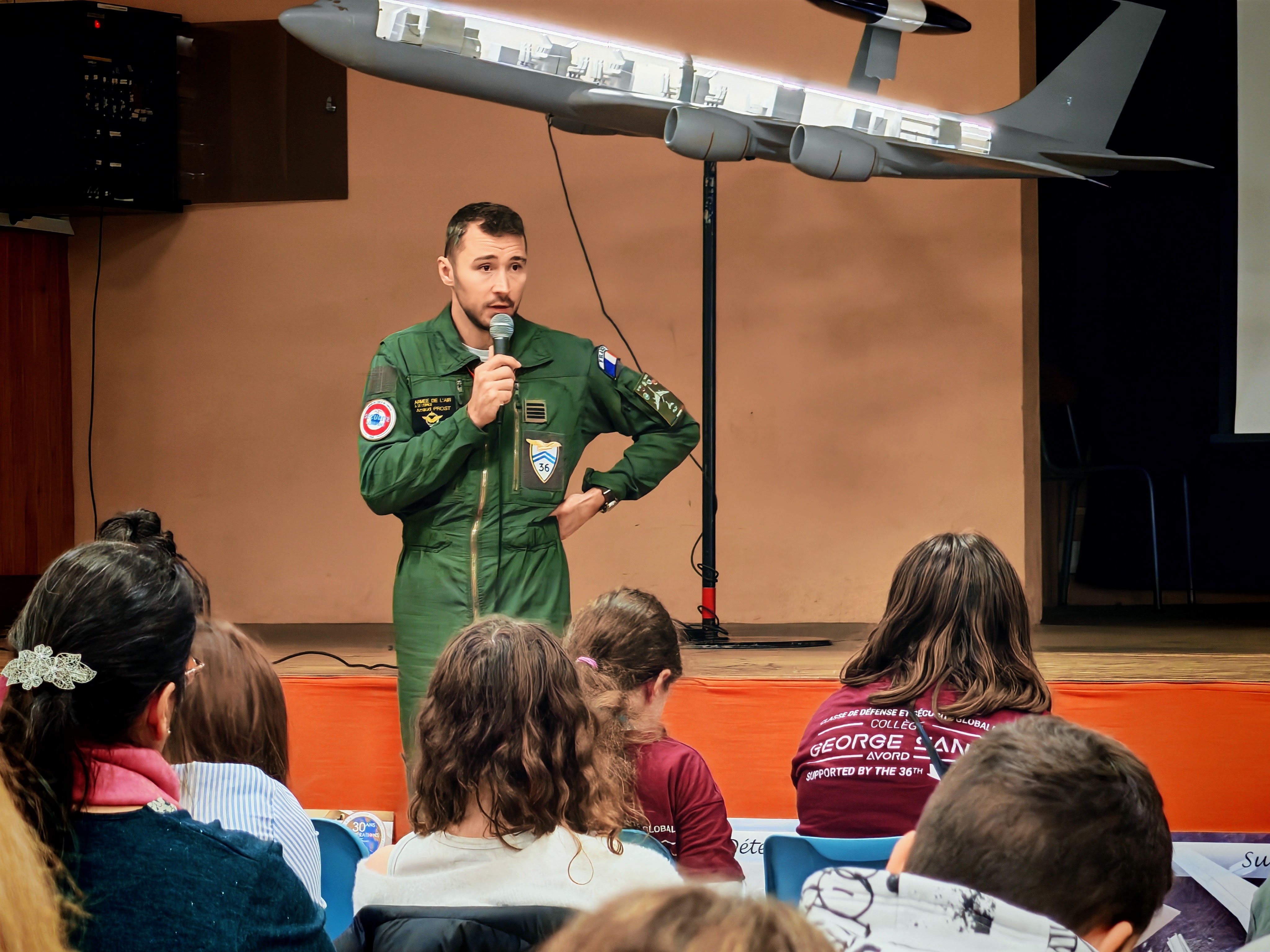 Les élèves du Collège George Sand d'Avord à la rencontre de l'astronaute Arnaud Prost