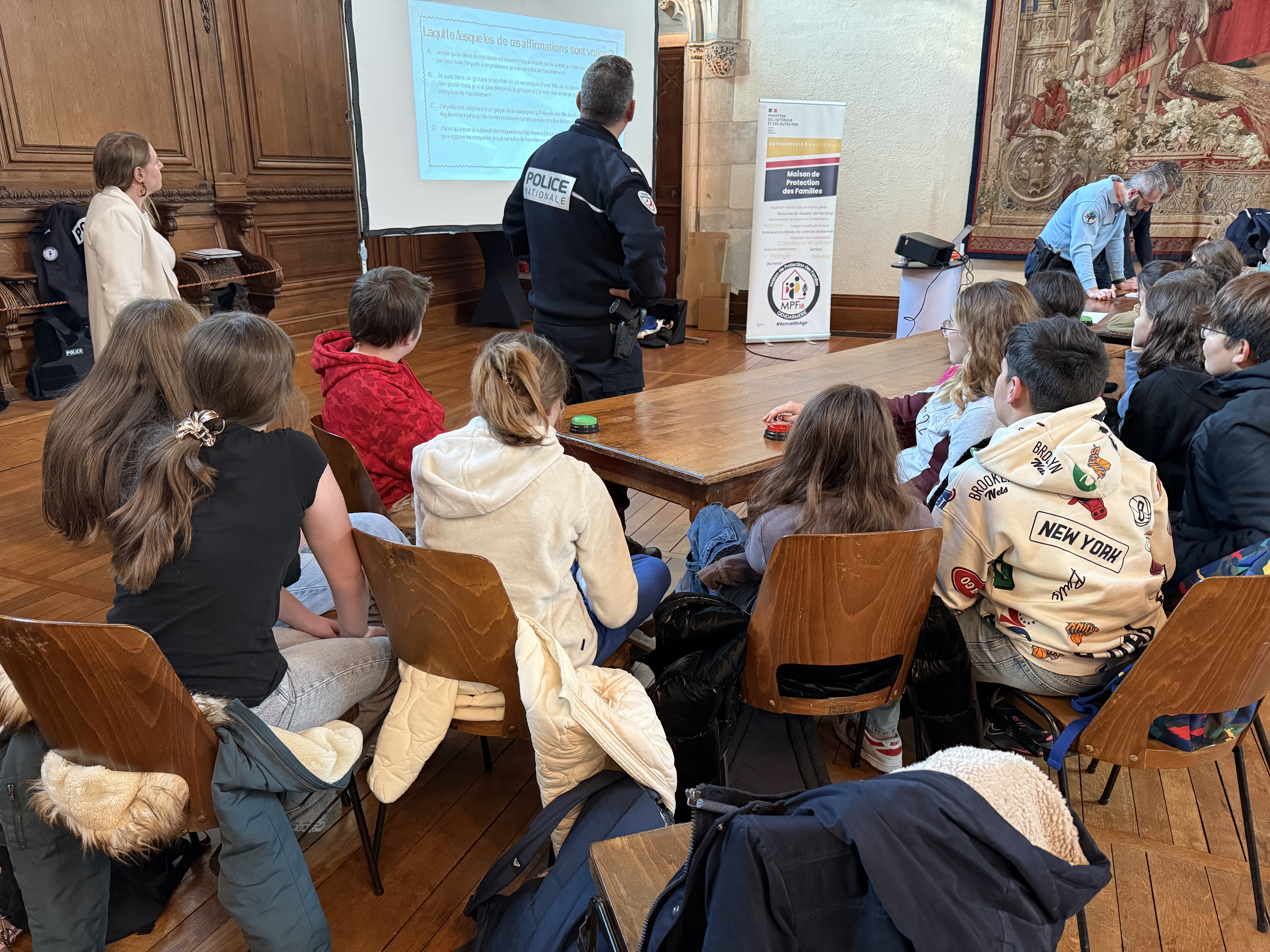 Les 5ème 2 unis contre le harcèlement scolaire