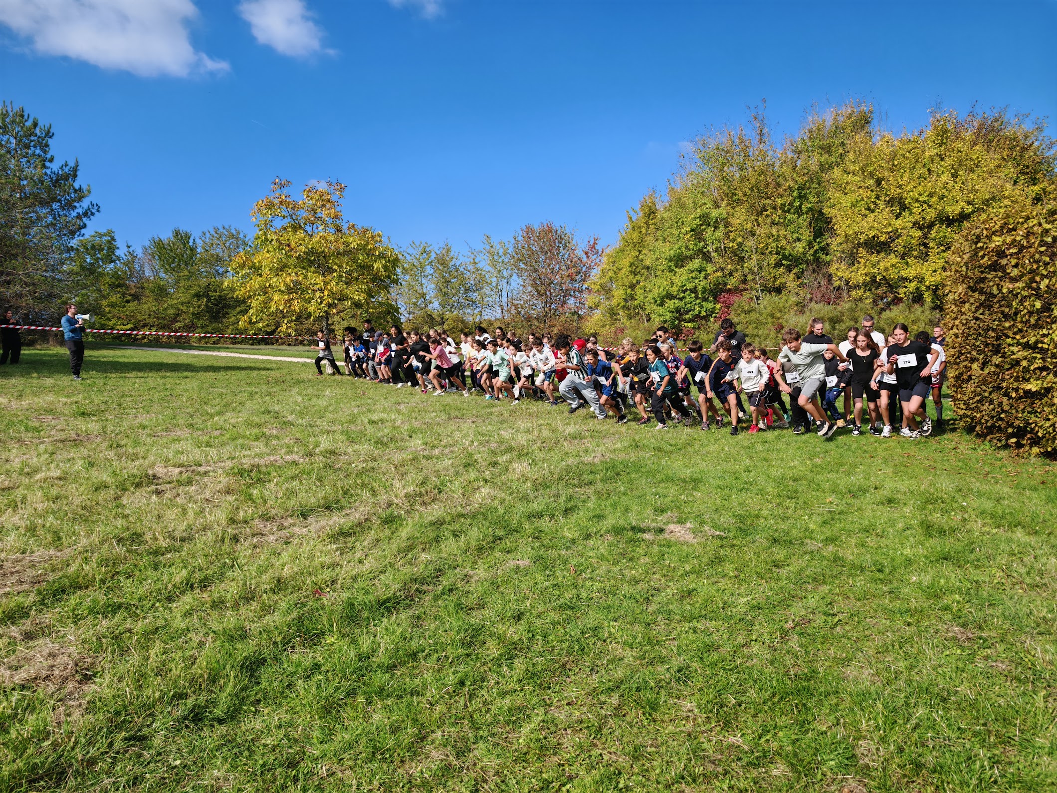 Près de 500 élèves ont chaussé les baskets pour le cross du collège d'Avord