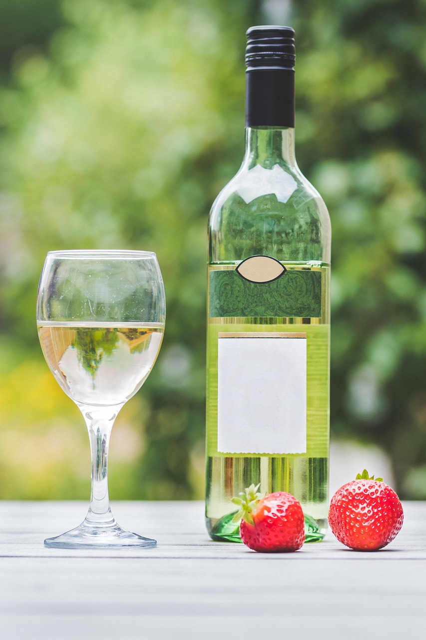 White-wine-4417299 1280