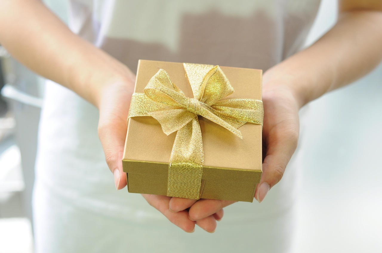 Gift-box-2458012 1280