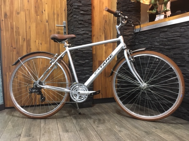 velo vtc gitane aluminium gris 28 pouces 21 vitesses taille de 1M68 a 1M90 prix 390 euro