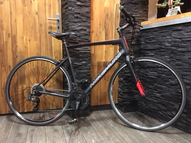 velo occasion fitness century 100 alu rouge/noir 28P 21V leger taille de 1M70 a 1M90 prix 300 euro